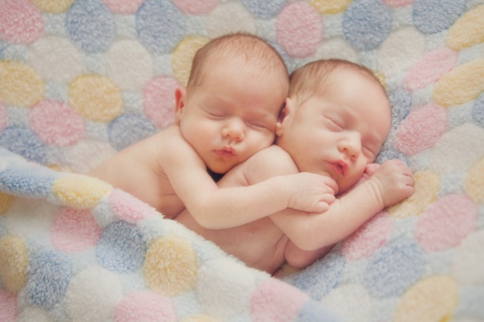 Twins-by-Evgeniya-Semenova-698x464