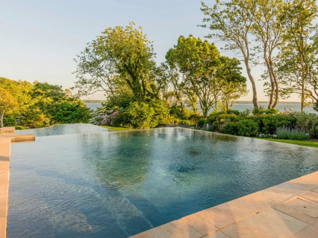 if-you-want-to-swim-outside-you-can-take-a-dip-in-this-two-tiered-infinity-edge-pool