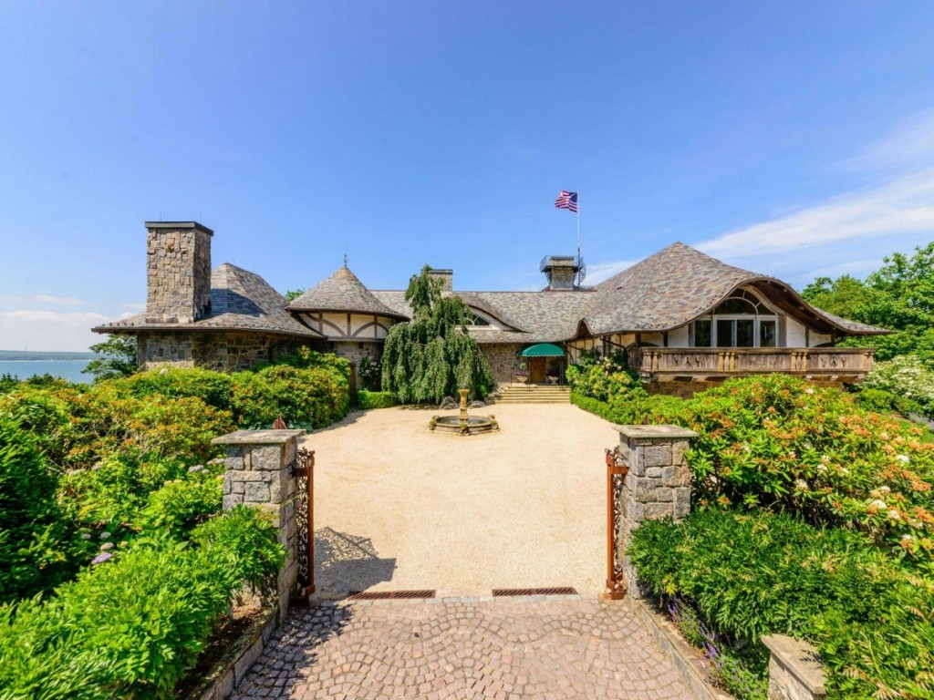 welcome-to-angel-view-in-sag-harbor-the-property-just-went-on-sale-for-49-million