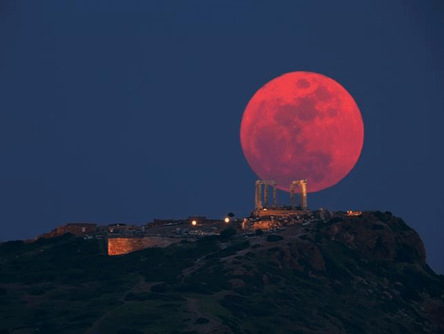 ‘Σκέτη μαγεία” χαρακτηρίζει την Αθηναϊκή Ριβιέρα η εφημερίδα του Σίδνεϊ The Sunday Telegraph!