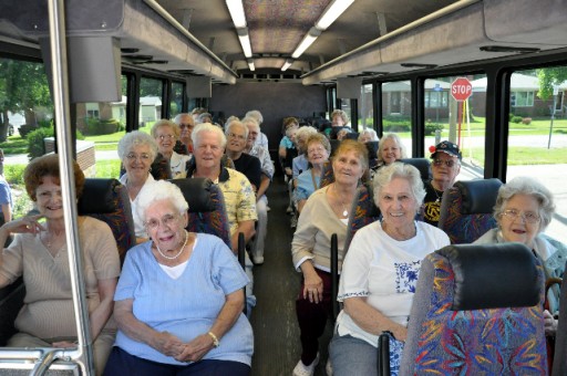 Λεωφορεία δίχως συγκεκριμένο προορισμό καθιερώνει ο ΟΑΣΑ για τους συνταξιούχους