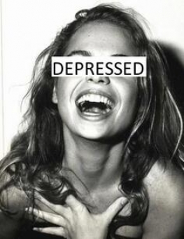 H “χαμογελαστή κατάθλιψη” των social media