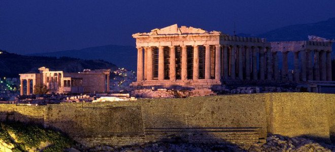 Γιατί οι Ευρωπαίοι και όλος ο κόσμος μισεί τους Έλληνες – Μια Ελβετίδα το εξηγεί στο βιβλίο της με τίτλο “Σκυλάνθρωποι”