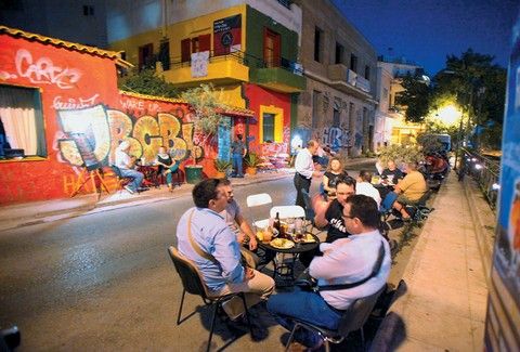ΧΙΛΙΑ ΜΠΡΑΒΟ: Άστεγοι στην Αθήνα έφτιαξαν το δικό τους ουζερί! Διαβάστε για ένα από τα πιο ξεχωριστά στέκια της Αθήνας…