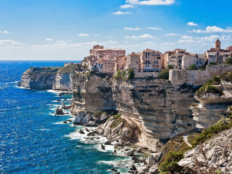 10 τοποθεσίες στη Μεσόγειο προ(σ)καλούν με την ομορφιά τους!