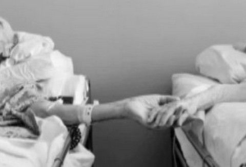 Μία ΣΥΓΚΛΟΝΙΣΤΙΚΗ ιστορία αγάπης! Παντρεμένοι και ερωτευμένοι 62 χρόνια πέθαναν πιασμένοι χέρι-χέρι!(PHOTO)