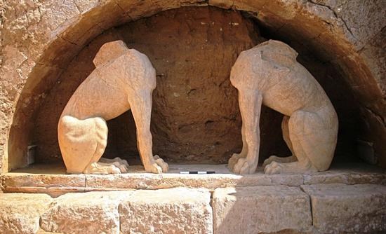 Αινιγματική διπλή πύλη βρέθηκε στον τύμβο της Αμφίπολης !