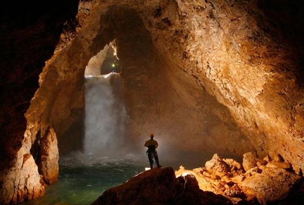 Η βαθύτερη σπηλιά στον κόσμο! FOTO