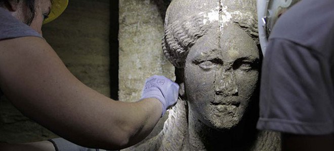 Η Αμφίπολη αποκαλύπτει τα μυστικά της -Βρέθηκαν δύο Καρυάτιδες εξαιρετικής τέχνης