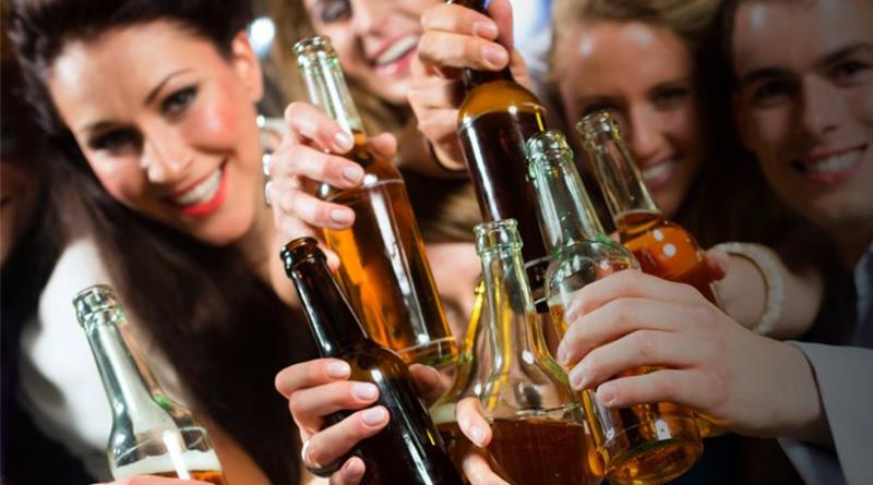 Τι συμβαίνει στον εγκέφαλο όταν καταναλώνουμε αλκοόλ