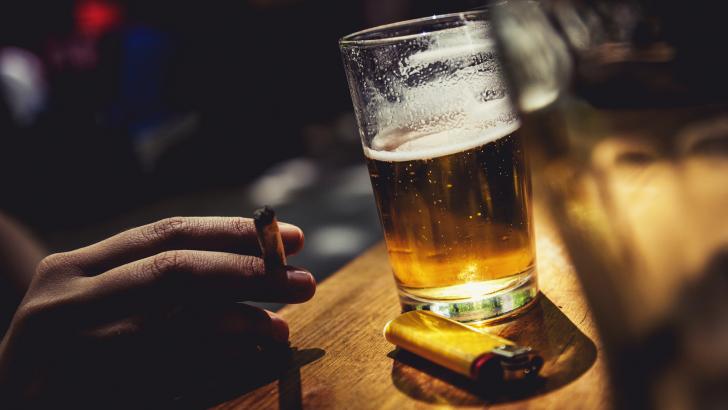 Έρευνα φέρνει τα πάνω-κάτω για την… αποχή από το αλκοόλ